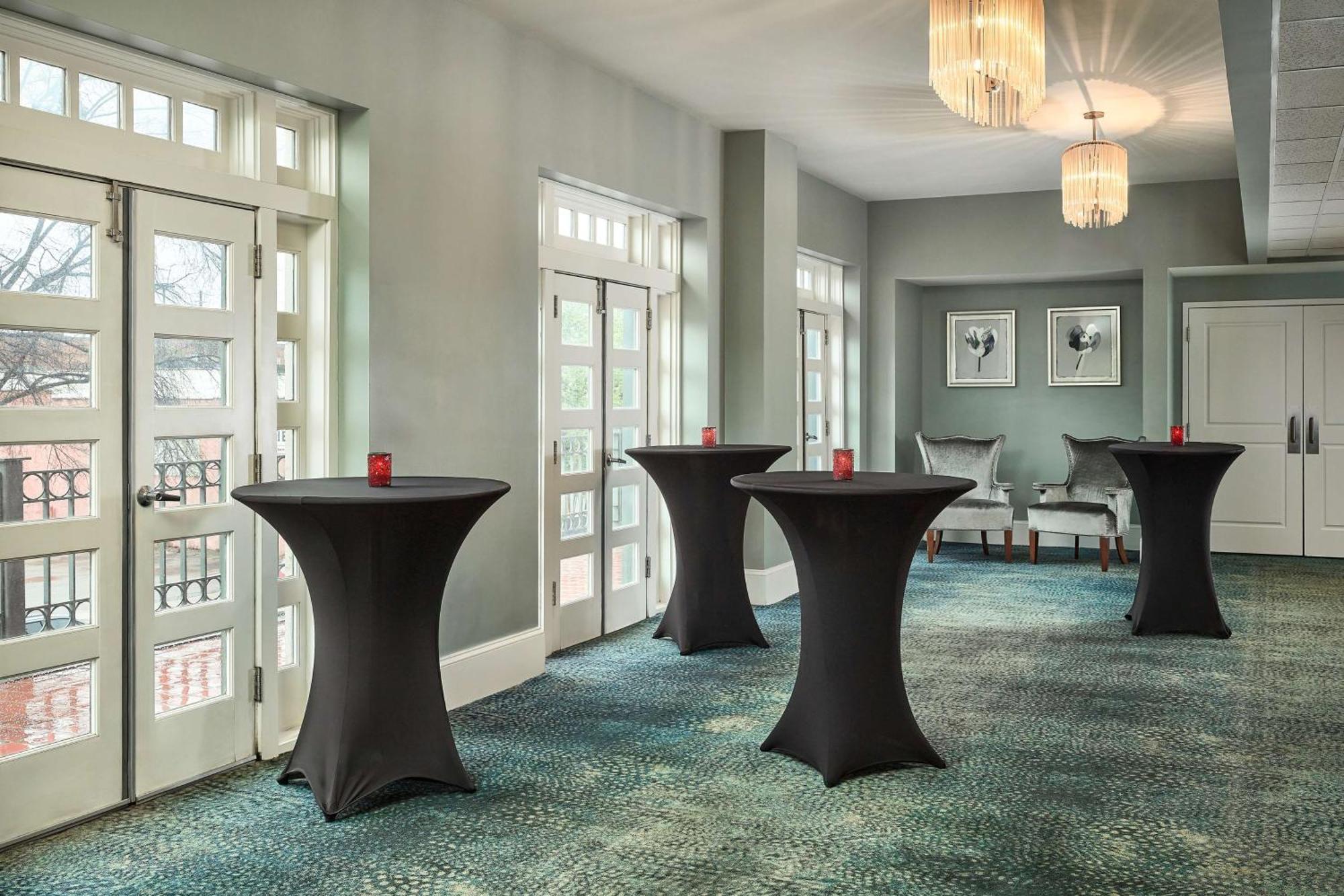 Redmont Hotel Birmingham - Curio Collection By Hilton Extérieur photo